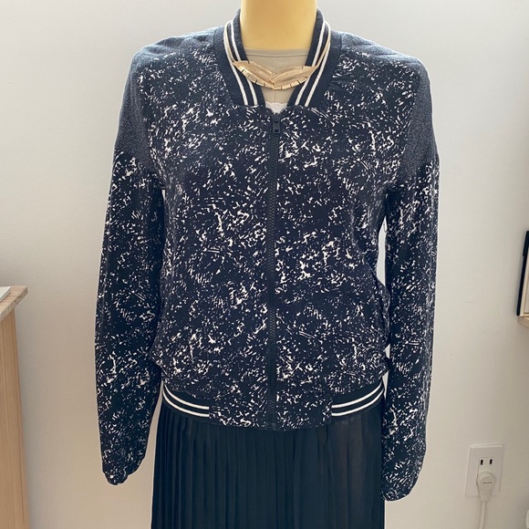 Pull & Bear Light bomber jacket black/white print - Picture 2 of 10